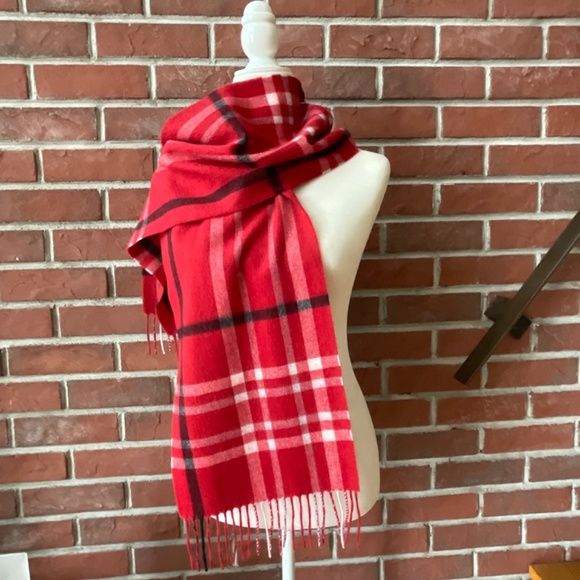 •Charter Club Red Black White Plaid 100%Cashmere Fringed Scarf 64”x10” NWOT - Picture 4 of 11